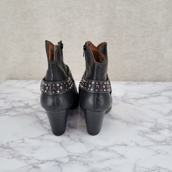 SOFFT Noreen Studded Black Leather Heeled Ankle Bootie 10M - Picture 7 of 14